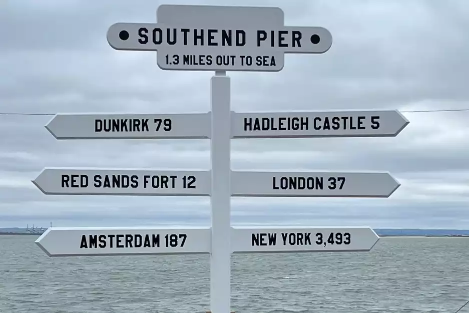 New selfie signpost on Southend Pier